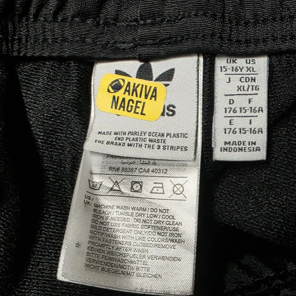 Vintage adidas Track Pants Youth XL 15-16 Black 3-Stripes
